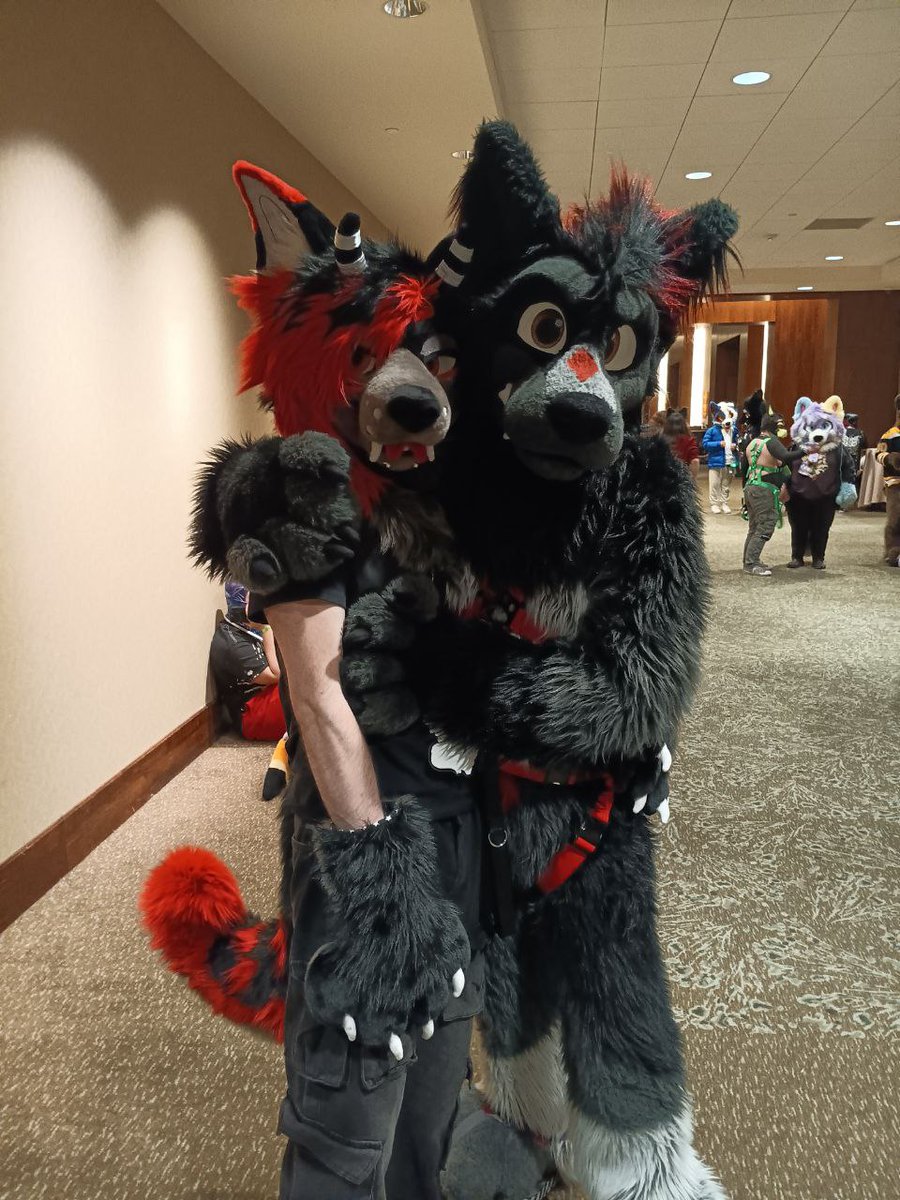 CAUTION: if red and black i WILL approach
🐺 <a href="/Rororora111/">Koro</a>
