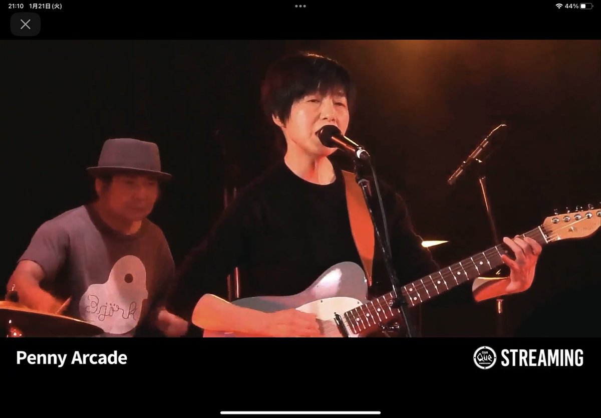 FUKUOKTOKYO's tweet image. 娘の入試月間スタートにつき、禁ライブ生活だけど配信最高！
もちろんリアルで観たかったけれど、会場の静かに熱い空気感が伝わるiPad越しのペニーアーケードの演奏でした。カジ君もpre vencheも素晴らしかった✨✨次は本物を観る！
#pennyarcade #カジヒデキ #prevenche