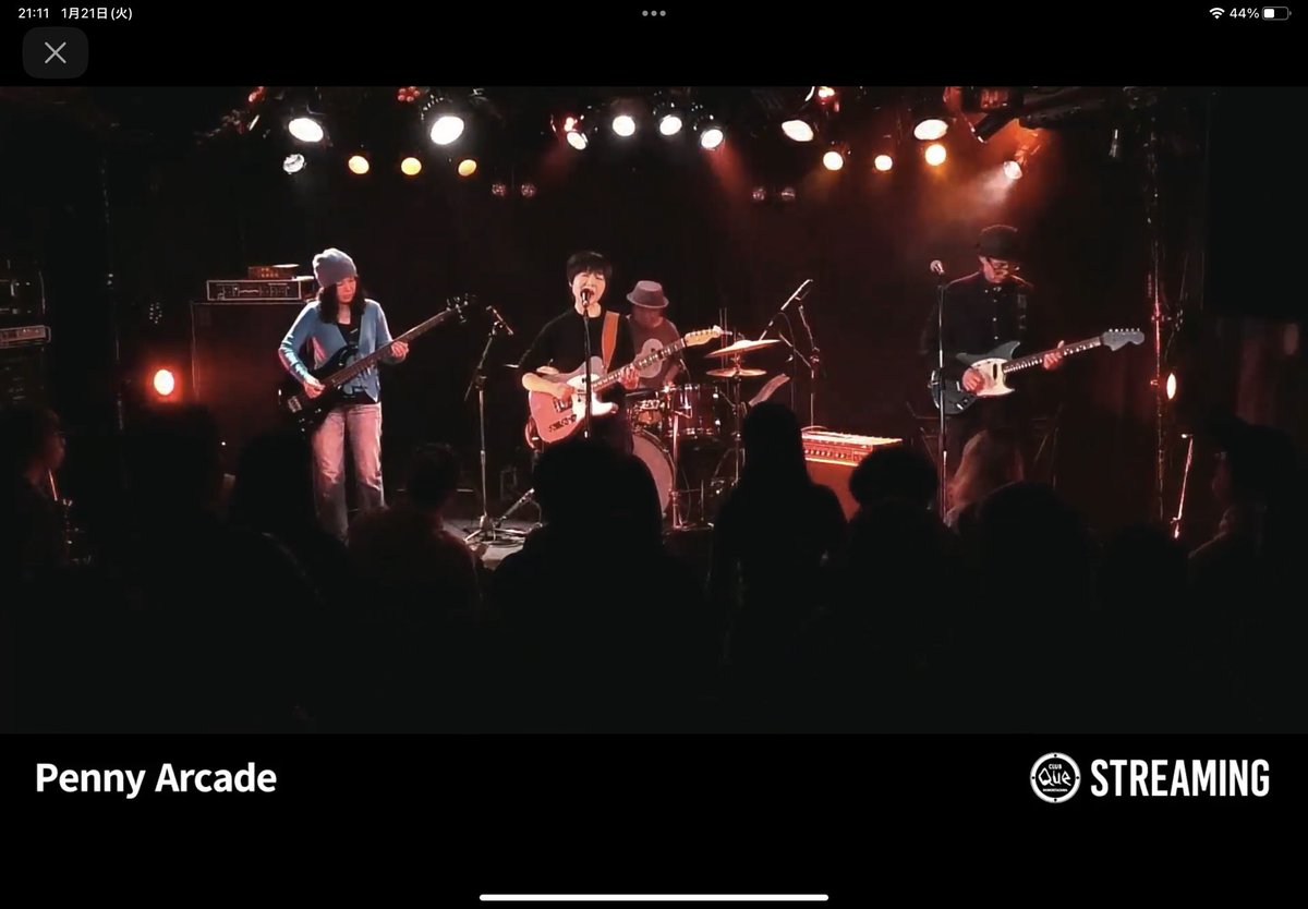 FUKUOKTOKYO's tweet image. 娘の入試月間スタートにつき、禁ライブ生活だけど配信最高！
もちろんリアルで観たかったけれど、会場の静かに熱い空気感が伝わるiPad越しのペニーアーケードの演奏でした。カジ君もpre vencheも素晴らしかった✨✨次は本物を観る！
#pennyarcade #カジヒデキ #prevenche