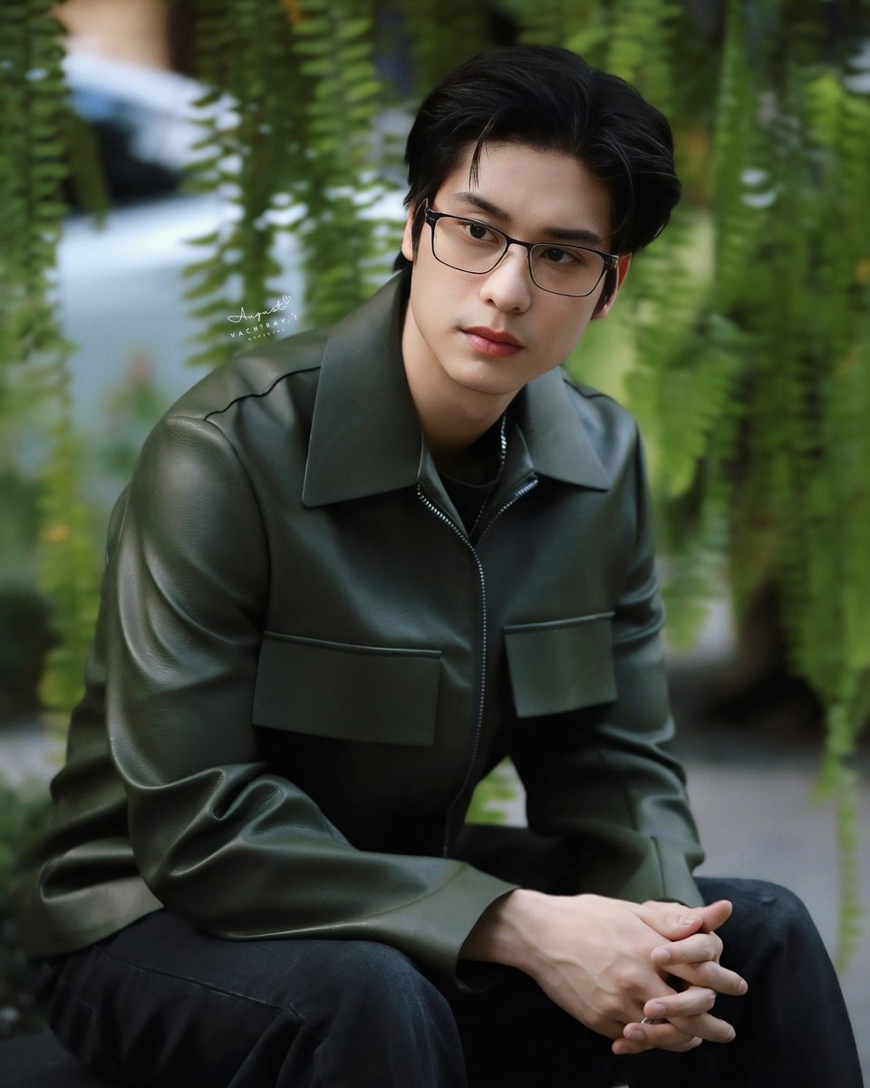 ชีวิตนี้ไม่แพ้อะไรเลย นอกจากหนุ่มแว่นคนนี้ 🥹💚

************************
#Augustvachiravit
#ออกัสวชิรวิชญ์
#ครอบครัวเดือนแปดของวชิ
#เดือนแปดแหวกไทม์ไลน์