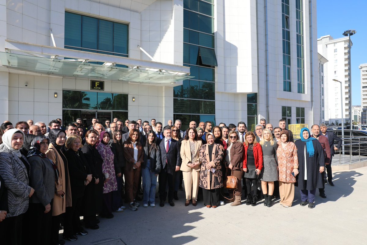 Tamer_Dagli's tweet photo. Yönetim Kurulu Üyelerimiz, İlçe Başkanlarımız ve teşkilat mensuplarımızla birlikte İl Seçim Kurulu Başkanlığı’nda  mazbatamızı teslim aldık. Cenab-ı Allah mahçup etmesin. 

Türkiye için umudun, icraatın, geleceğin #AdıAkParti https://t.co/iSBry0Luzy