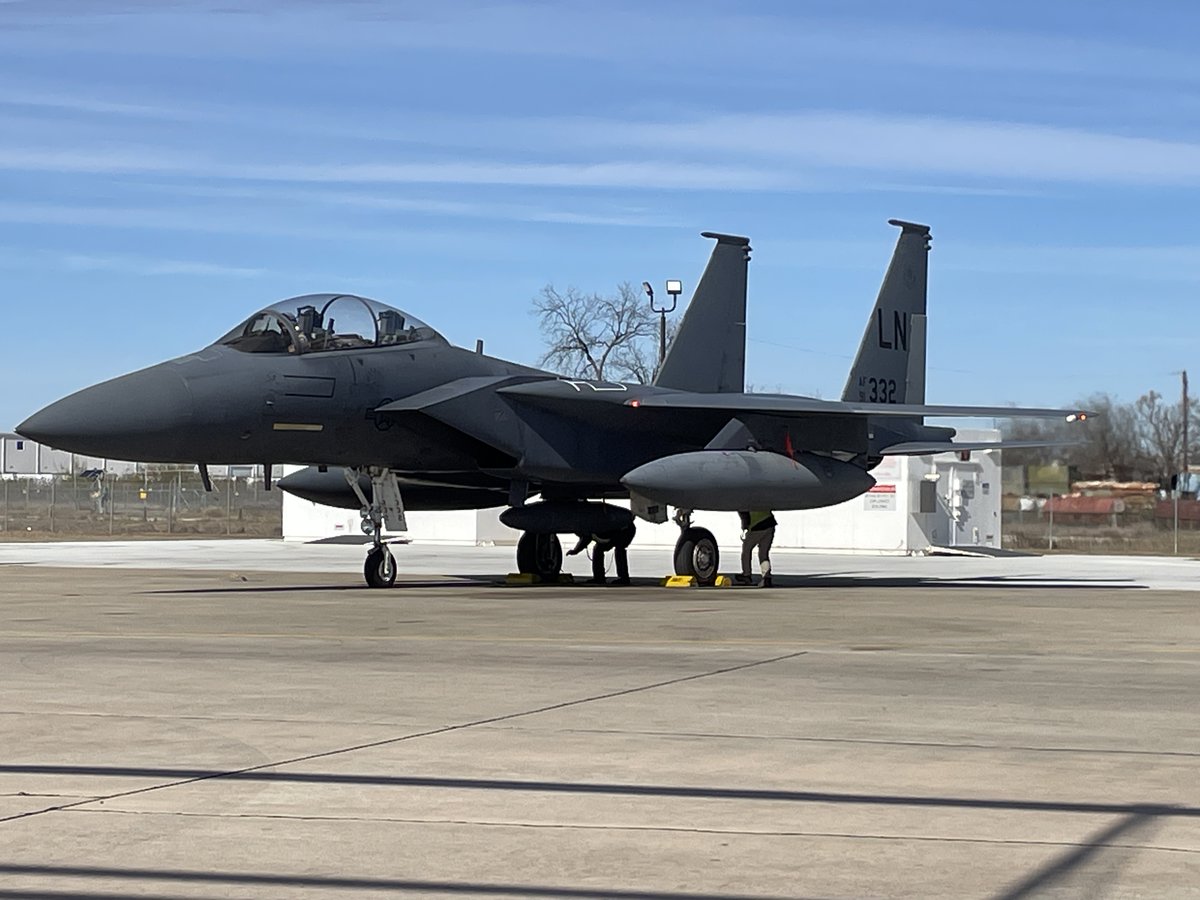 aag_th's tweet photo. 🇺🇸AAG_th บันทึกประจำวัน: กองทัพอากาศสหรัฐฯรับมอบเครื่องบินขับไล่ F-15E ที่ติดตั้งชุดระบบสงครามอิเล็กทรอนิกส์ #EPAWSS ใหม่เครื่องแรก
https://t.co/LN6N92wyLB
#USA #AirForce @usairforce #USAF @48FighterWing @BoeingDefense #F15 #StrikeEagle @BAESystemsInc #Aircraft https://t.co/wSIMqmE6Az