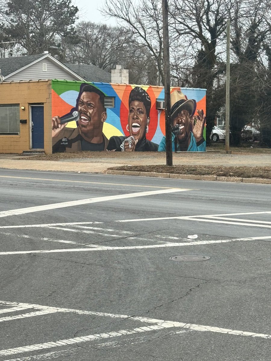_RareDefined's tweet photo. So I was riding near the hood and I found…

John P. Kee | Fantasia | Anthony Hamilton

All 3 representing the QC area. https://t.co/rhoTn2kWcm