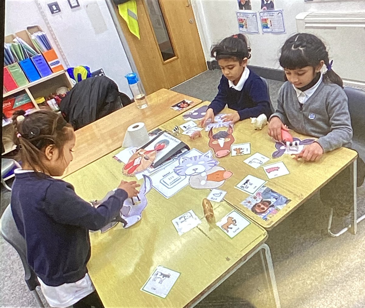 CullodenPrimary's tweet photo. This group work is based on “Language Bag” intervention, with themed bags of toys. This is to develop oral language and play skills, and also to improve vocabulary levels in line with curriculum topics. https://t.co/idNae9UStu