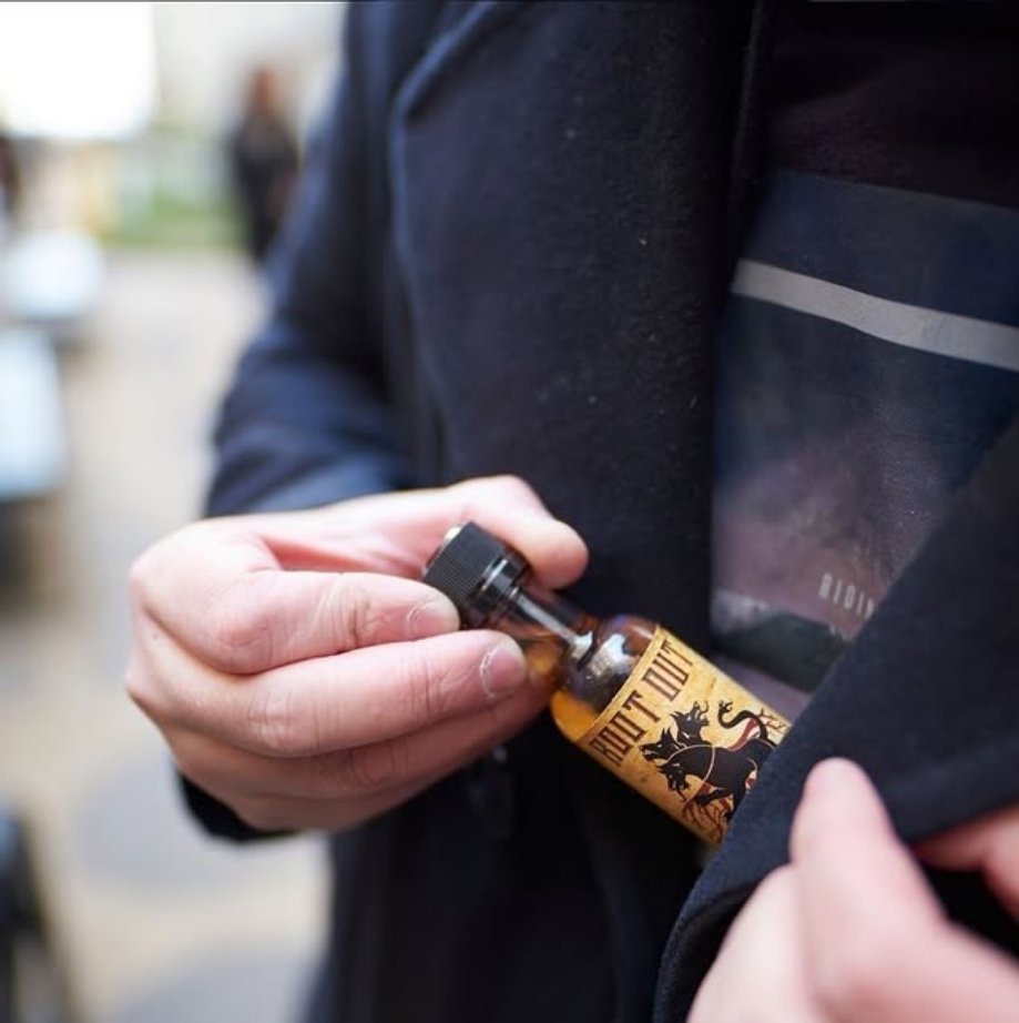 Rootoutwhisky's tweet photo. Keep a Root Out Mini in your pocket to share it with your friends and family!
#rootoutwhisky #whisky #whiskeygram #whiskynation #whiskylover #whiskylifestyle #canadianwhisky https://t.co/fleY53BHoY