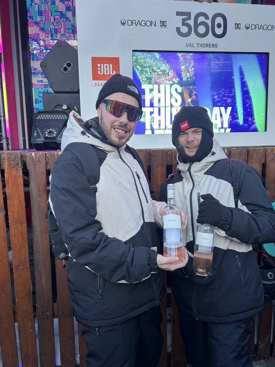 tobymayo99's tweet photo. Worst skiers on the slops and worst dressed @OwainFiler @Ceiwoko12 https://t.co/QUZyzBhpm6