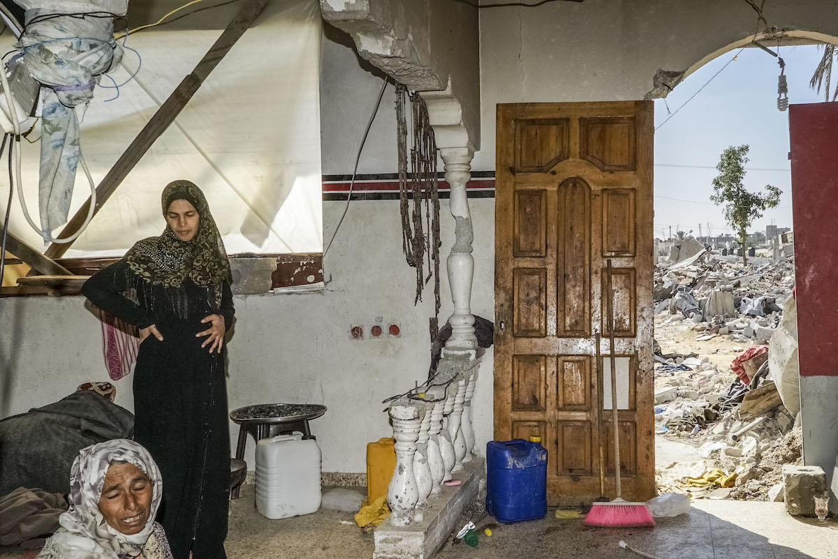 nativethreadsco's tweet photo. The Najar family in their destroyed home after Israel killed 2251 Palestinians in Gaza c.2014 https://t.co/UgYIsHm001