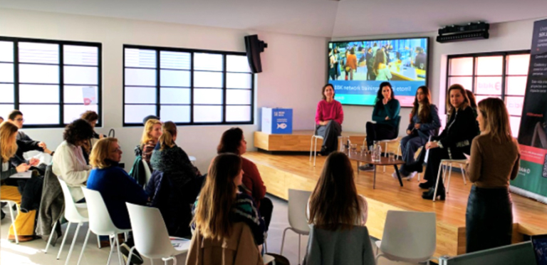 La comunidad de emprendimiento social <a href="/BBKnetwork/">BBK network</a>   supera las 3.000 personas

BBK network, en colaboración con <a href="/GrupoUrbegi/">Urbegi</a>, se consolida como referencia para la transformación sociocultural en Bizkaia. 👇

🔗 spri.eus/es/emprendimie…
#Emprendimiento