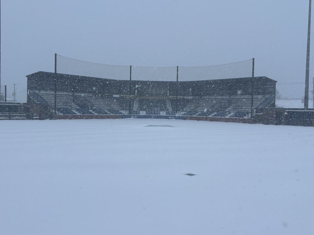 McNeeseBaseball's tweet photo. Having ourselves a snow day! ❄️❄️❄️

#GeauxPokes | #FERDA https://t.co/EhAfBGMww3