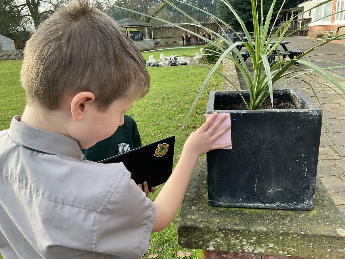 CCJuniorY4's tweet photo. Today in #CCMaths the boys in #CCJYear4 were investigating angles around the school! #CCJuniors #CCDiscovery #CCAchieve https://t.co/CbsUMg7Ca5