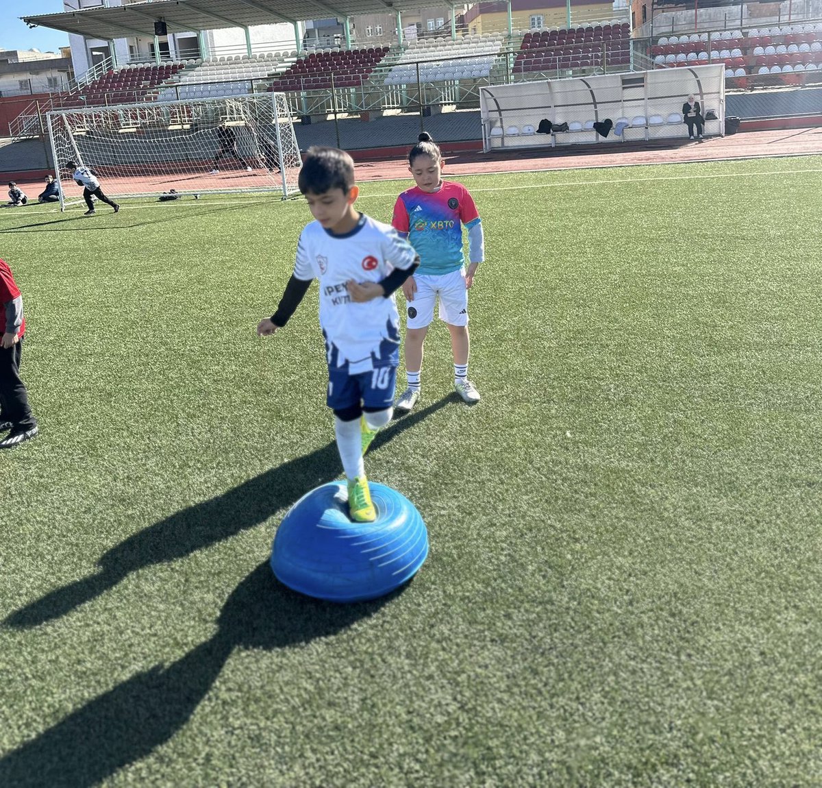 GSB_Sirnak's tweet photo. 📌GSB Spor Okulları

Futbol ⚽️🥅 antrenmanlarımız 🤗 https://t.co/QnOfG6Pm6J