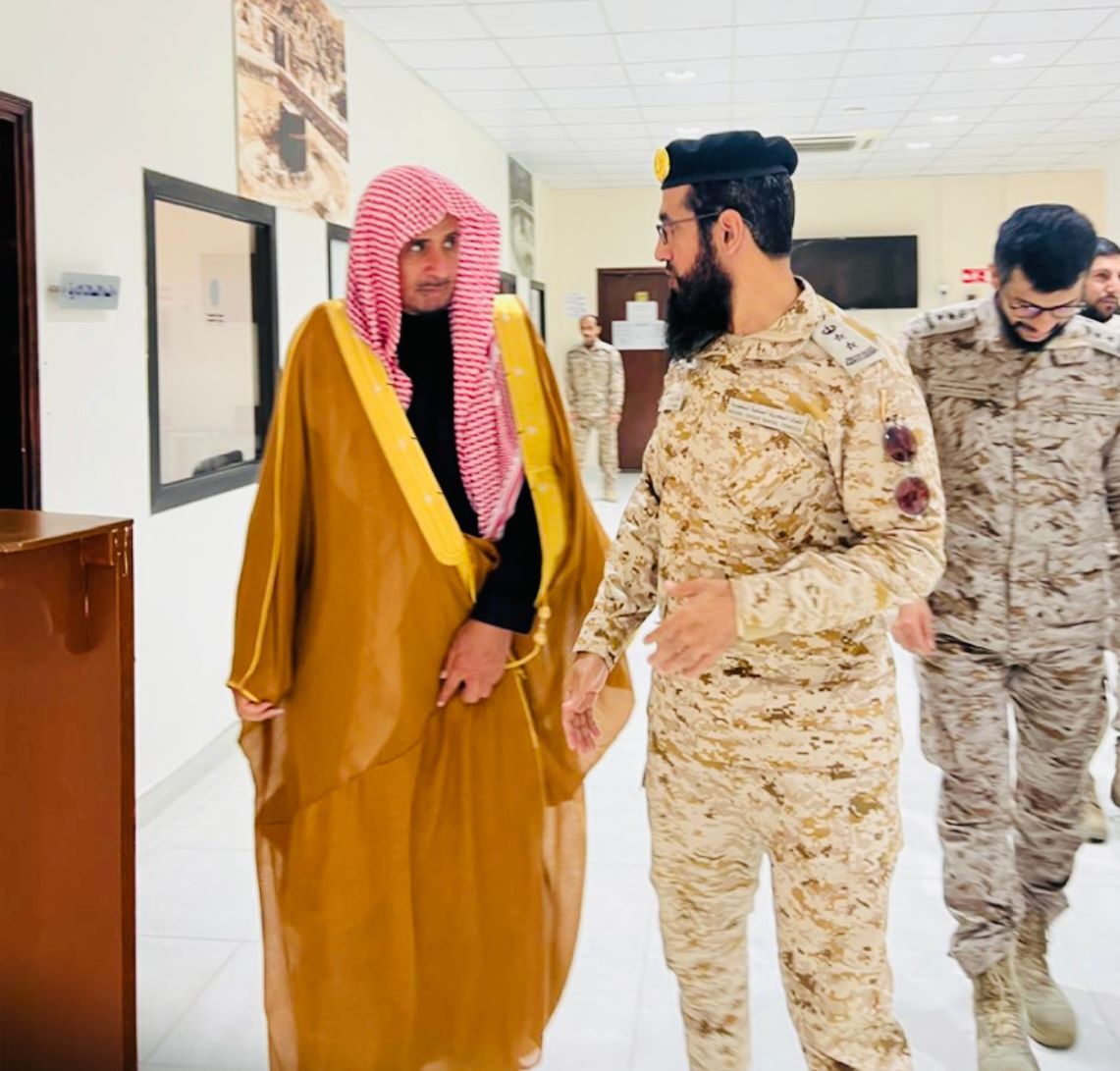 تشرفت خلال اليومين الماضيين بإلقاء عدة لقاءات وحوارات في الأسطول الشرقي التابع للقوات البحرية الملكية السعودية في مدينة الجبيل تم ختمها اليوم بلقاء قيادة وضباط وطلاب كلية الملك فهد البحرية ، ولقاءات في على ظهر السفن ، ومنسوبي الشئون الدينية ، وقد سرني حوارات الطلاب في الكلية