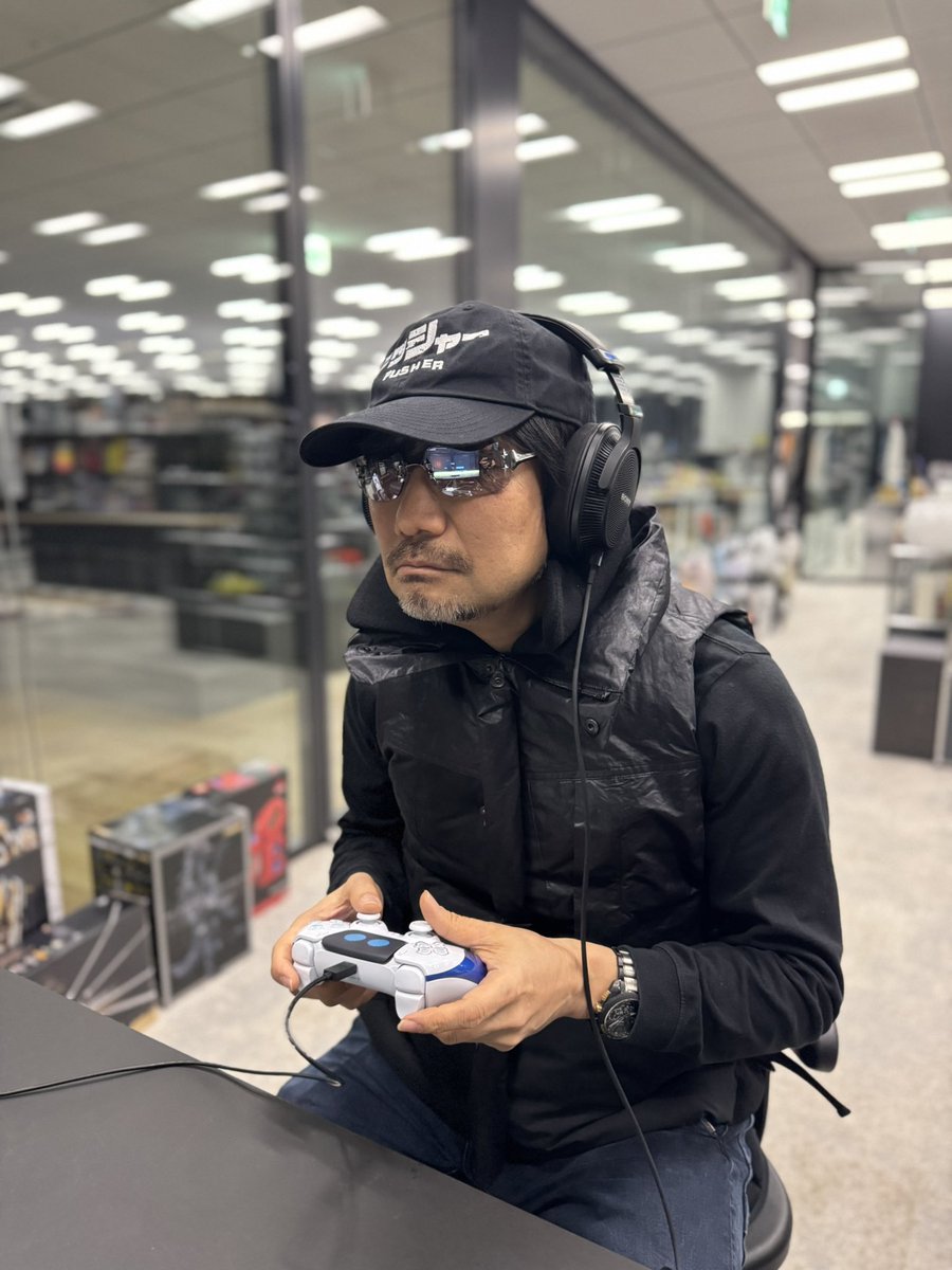 HIDEO_KOJIMA_EN's tweet photo. Building the game🎮 https://t.co/IxIBl5j2PH
