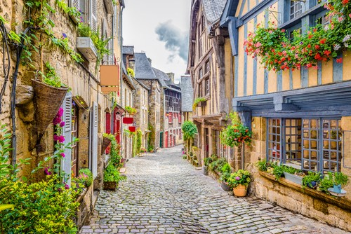CompareFerries's tweet photo. 🌺🚘The best road trips from St Malo🚘🌺 Visit 👉https://t.co/dkOJ2E3gde - for more info! https://t.co/DFuN6fohR3