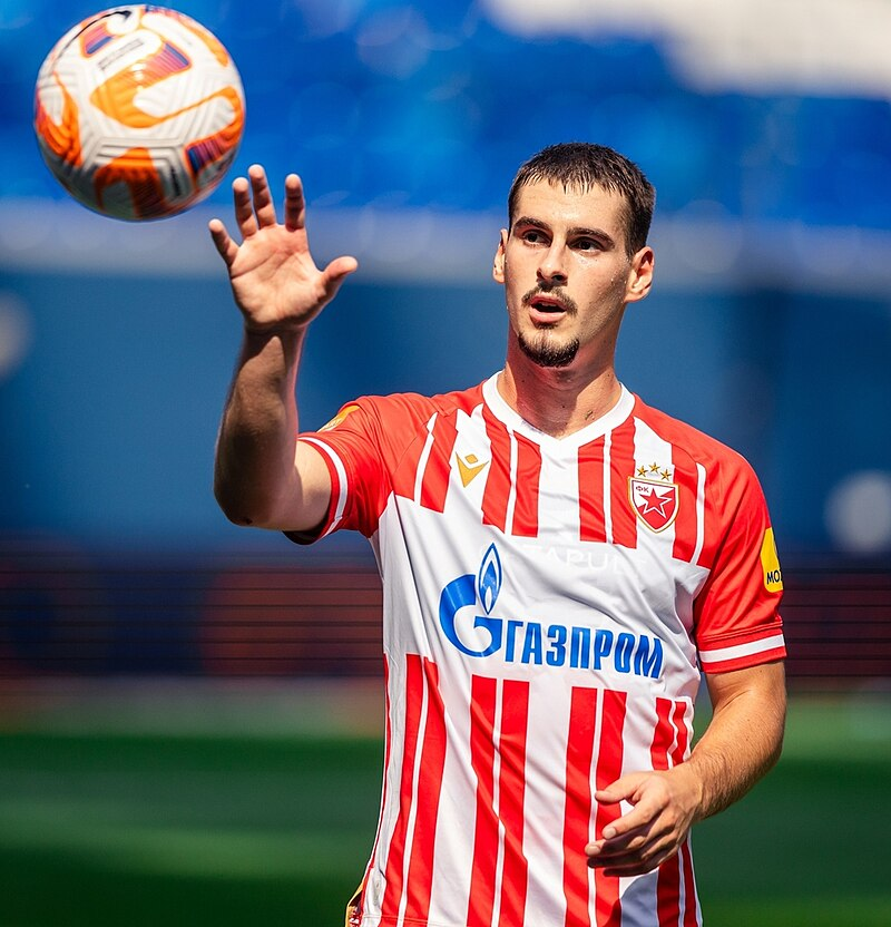 SerbFootyScout's tweet photo. Ognjen Mimović (20) is reportedly close to a move to Ligue 1, with Saint-Étienne rumoured as the destination. The deal should finalize after the UCL matches.

Though in a relegation battle, Ligue 1 is arguably the best league for young defenders - intense, physical, and reliant on quick transitions. Facing 1v1 demons weekly is invaluable for development.

The move also isn’t too big a leap, with manageable competition for minutes. More updates if/when it happens.

On the flip side, it’s another sad reflection of Zvezda’s current philosophy. After just 32 matches, another talent is set to leave. Kosta Nedeljković only lasted 20.