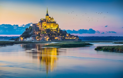 CompareFerries's tweet photo. 🌺🚘The best road trips from St Malo🚘🌺 Visit 👉https://t.co/dkOJ2E3gde - for more info! https://t.co/DFuN6fohR3