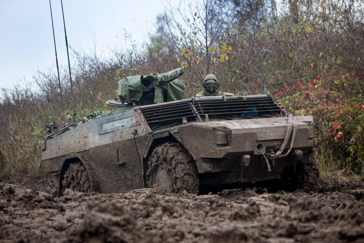oscar198o's tweet photo. Los operadores de drones FPV "VT-40" del centro "Rubicón" atacaron el vehículo blindado de reconocimiento " #FENNEK " en la región de Kursk.

Al menos 9 vehículos blindados FENNEK fueron entregados a Ucrania desde los Países Bajos. 🇺🇦🇷🇺 https://t.co/wXxQfmoj5J