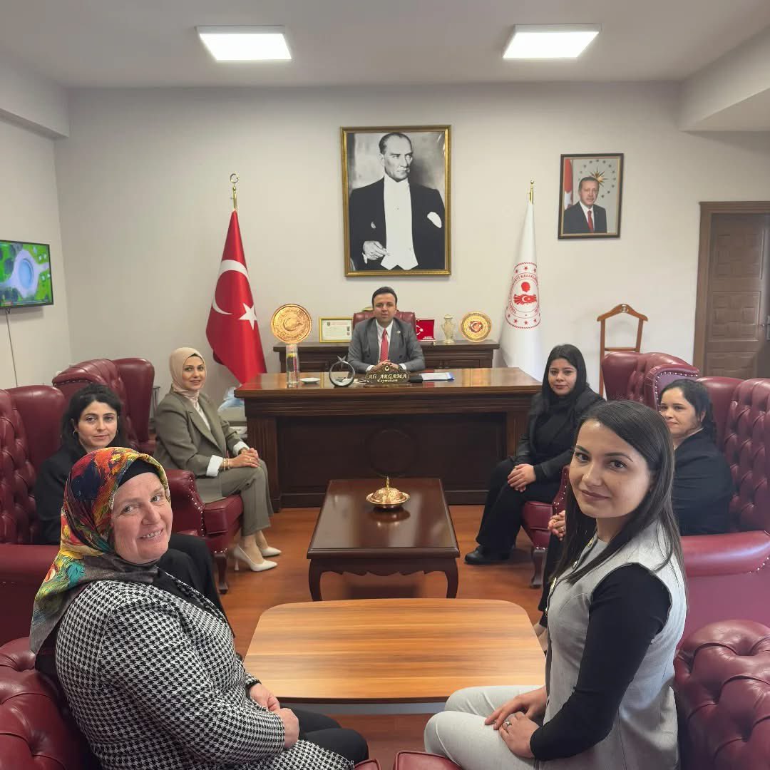 dere_kad's tweet photo. Ak Parti Kadın Kolları Yöntemi olarak Kaymakamımız Sayın Ali Argama'yı makamlarında ziyaret ettik . Nazik ev sahipliği için teşekkür ederiz . https://t.co/tVe0YYrkKe