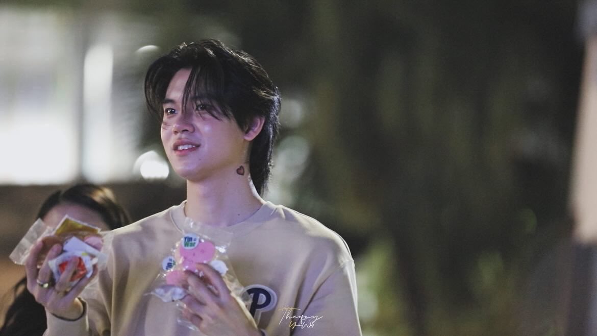 TheoryofYinWar's tweet photo. ขอให้รอยยิ้มอยู่กับหยิ่นตลอดไป

#WeStandwithYinAnan 
BESIDE YOU A WONG 
#หยิ่นวอร์ #yinyin_anw @yinyin_anw https://t.co/N7vJHD6FZh