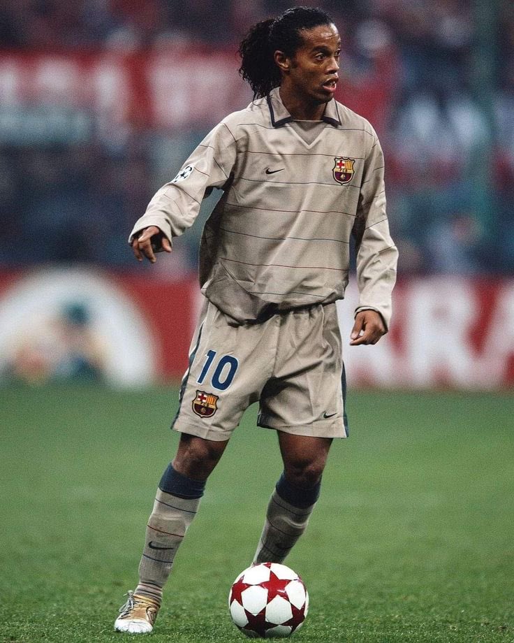 futnostalgico's tweet photo. 🇧🇷 Ronaldinho https://t.co/0AKYfn0lAI