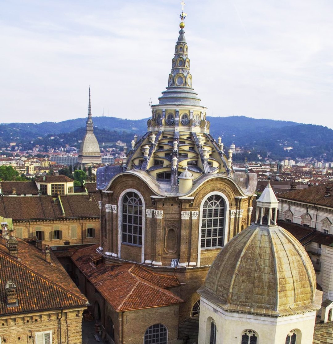 Nel 1354 le campane della Torre Campanaria del Duomo di Torino caddero. Restaurata nel 2013 con il sostegno di Consulta di Torino, Compagnia di San Paolo <a href="/CSP_live/">Fondazione Compagnia San Paolo</a>, <a href="/FondazioneCRT/">Fondazione CRT</a> e Conferenza Episcopale Italiana, oggi offre una vista unica sui <a href="/MuseiRealiTo/">Musei Reali Torino</a>.