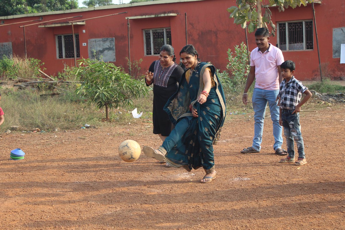 ProSportDev's tweet photo. On 19th Jan, our Bhubaneshwar team, supported by @_SimplySport, hosted a Mixed-Gender Football Tournament with 144 players. The event also had 25 parents and 12 teachers, who joined in fun football games and activities. A celebration of inclusion and the joy of sport! https://t.co/2xwU8sF0Sl