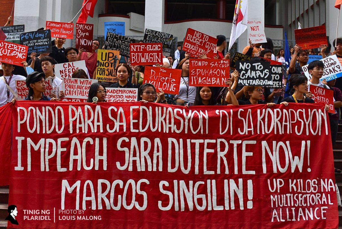 tinigngplaridel's tweet photo. IN PHOTOS: Students from various units and formations gathered at the Palma Hall steps to open the second semester with the #FirstDayRage mobilization earlier today, Jan. 21.

#NoToBudgetCuts
#WeNeedSpace https://t.co/0OoFhmRbn6