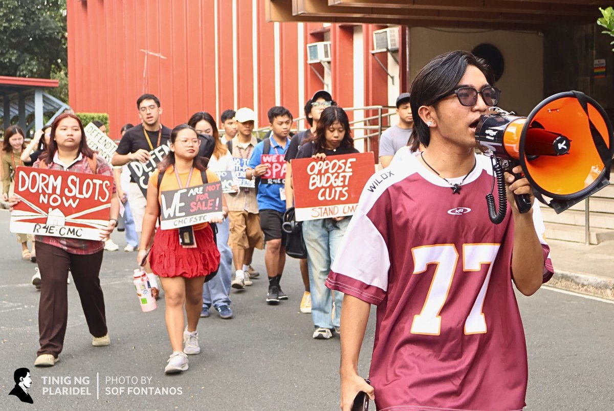 tinigngplaridel's tweet photo. IN PHOTOS: Students from various units and formations gathered at the Palma Hall steps to open the second semester with the #FirstDayRage mobilization earlier today, Jan. 21.

#NoToBudgetCuts
#WeNeedSpace https://t.co/0OoFhmRbn6