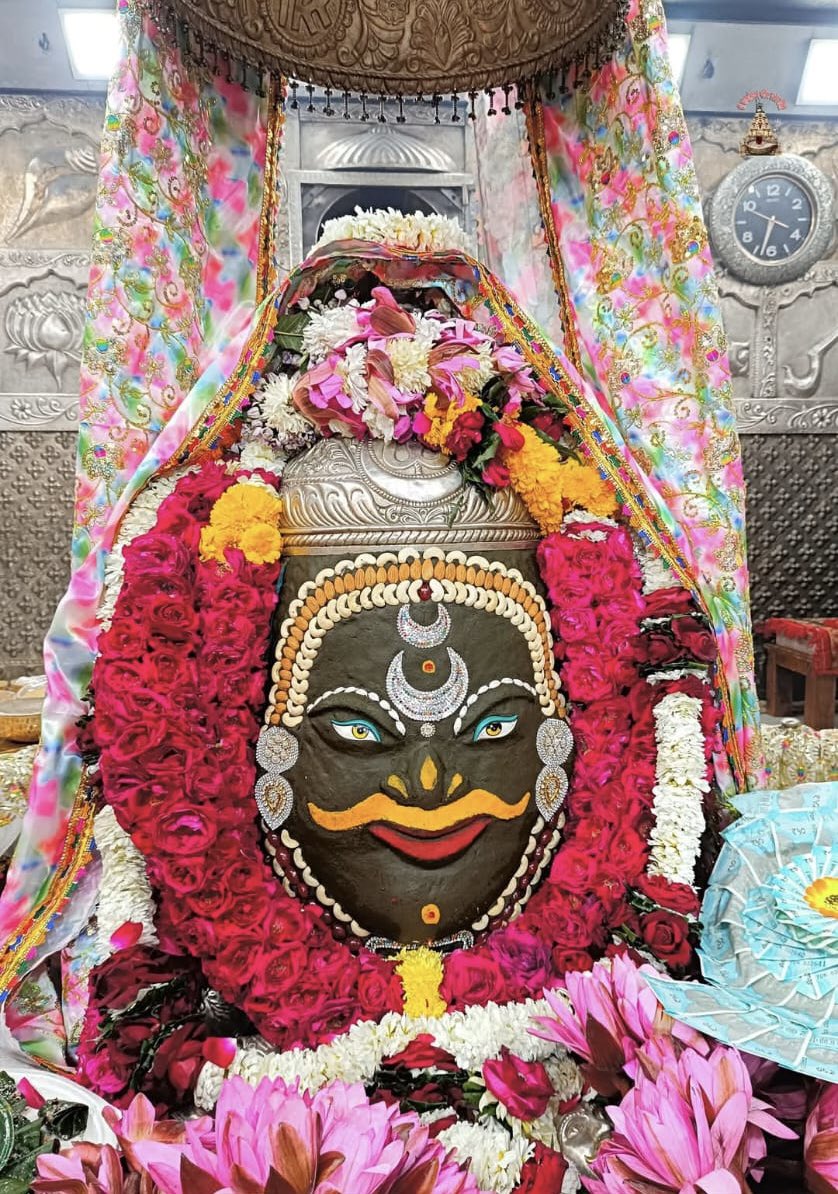 12Jyotirling's tweet photo. श्री महाकालेश्वर ज्योतिर्लिंग जी के संध्याकाल आरती श्रृंगार दर्शन 21.01.2025 https://t.co/FR6s9d4ezp