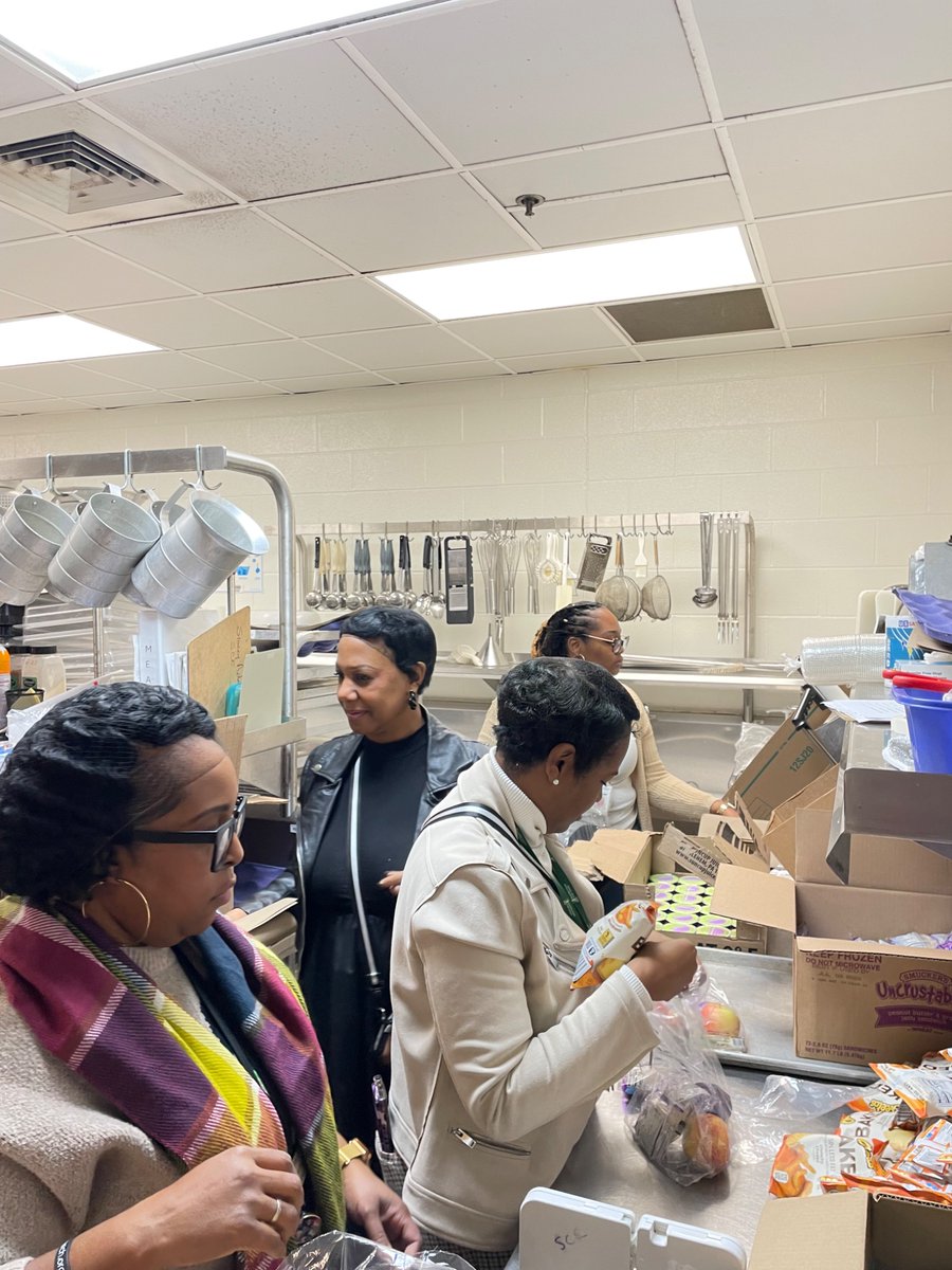 Back in January 10th, we had a snow day and our awesome school Leadership team stepped up to help prepare over 600 lunches for our students.