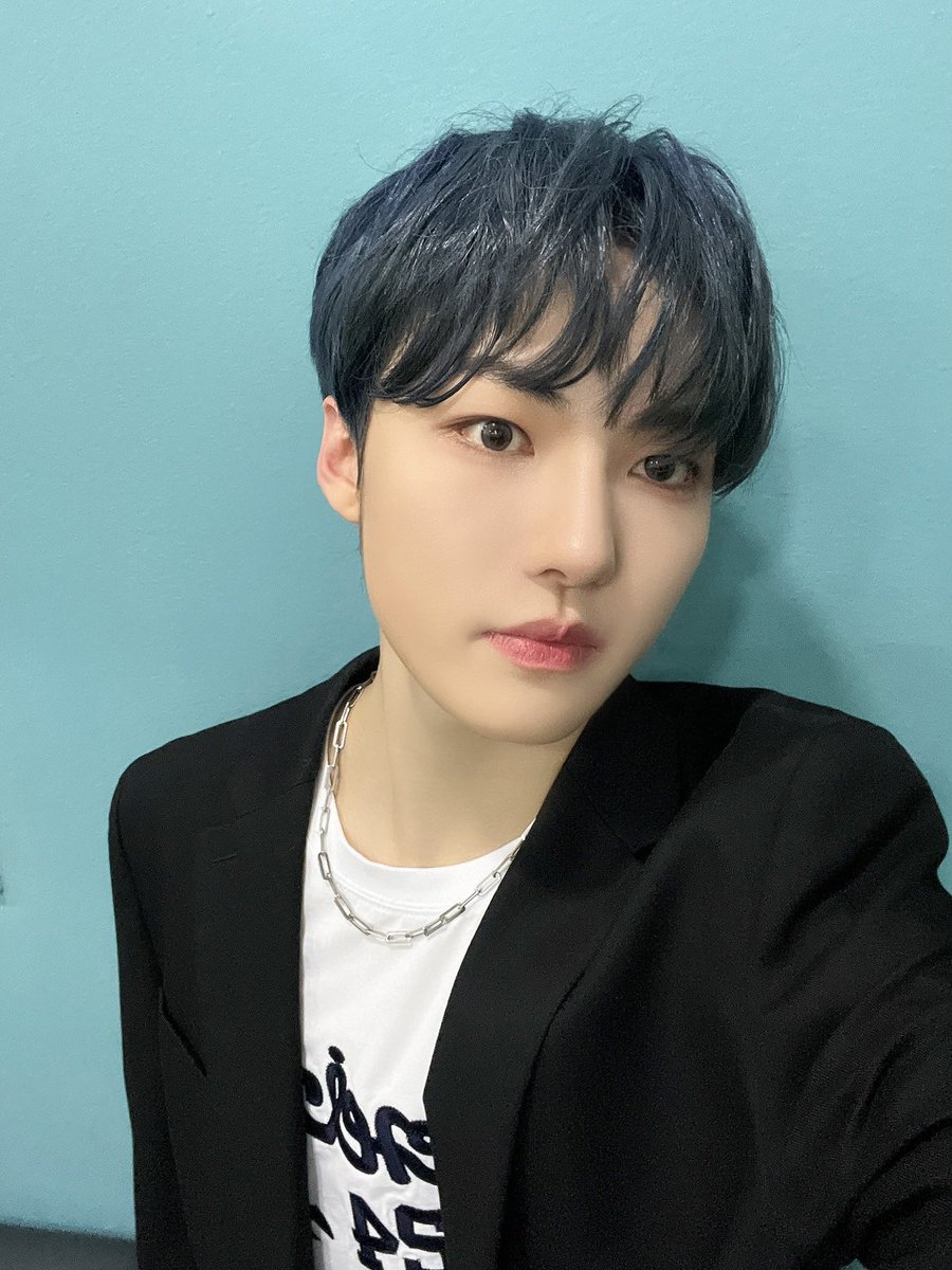xikers_official's tweet photo. [#정훈] 🩵🖤🩵🖤 
#xikers #싸이커스 https://t.co/qI29QlaIO7