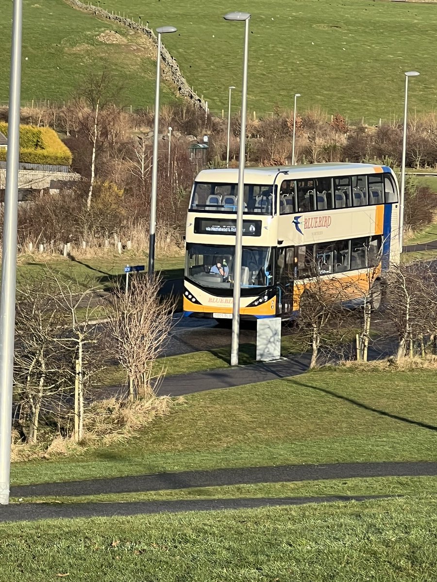 marathonmaz's tweet photo. @theturbochimp Lucked out at lunchtime for you! It’s usually on the 218 but today was on the 6! #iwaswearingmyanorak https://t.co/qm4r0Ouzxd