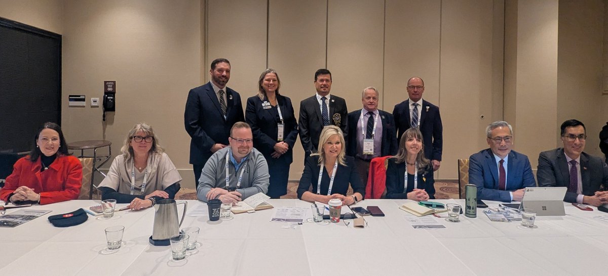 Thank you to <a href="/BonnieCrombie/">Bonnie Crombie 🇨🇦</a> and the <a href="/OntLiberal/">Ontario Liberal Party | Parti Libéral de l'Ontario</a>  caucus for meeting with the WOWC at #ROMA2025 to discuss rural challenges and regional priorities. We appreciate your time and collaboration. 
#OnMuni #Onpoli