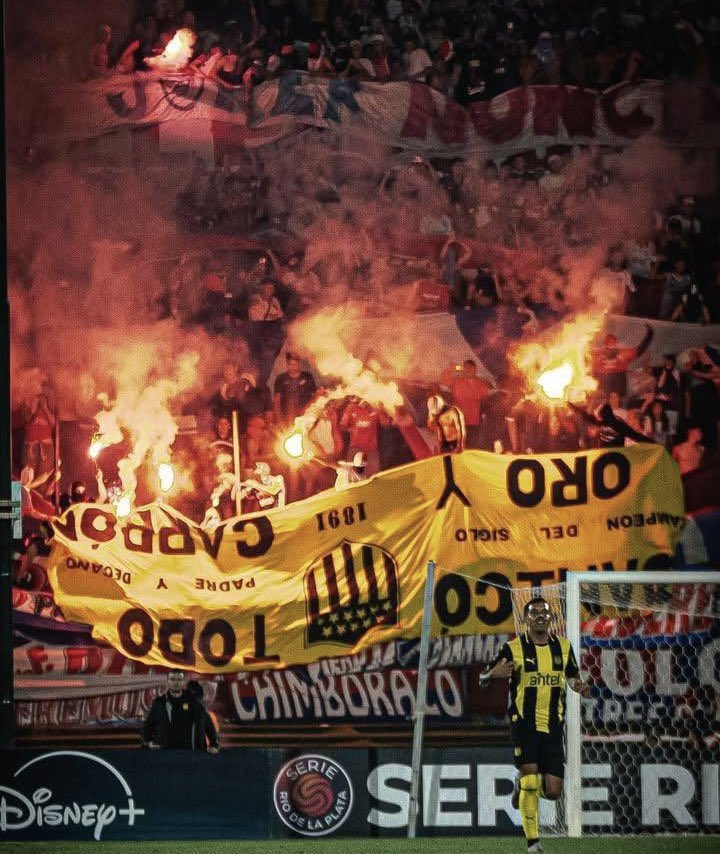 Suena 100 metros de tela y sabes que van a pasar cosas..