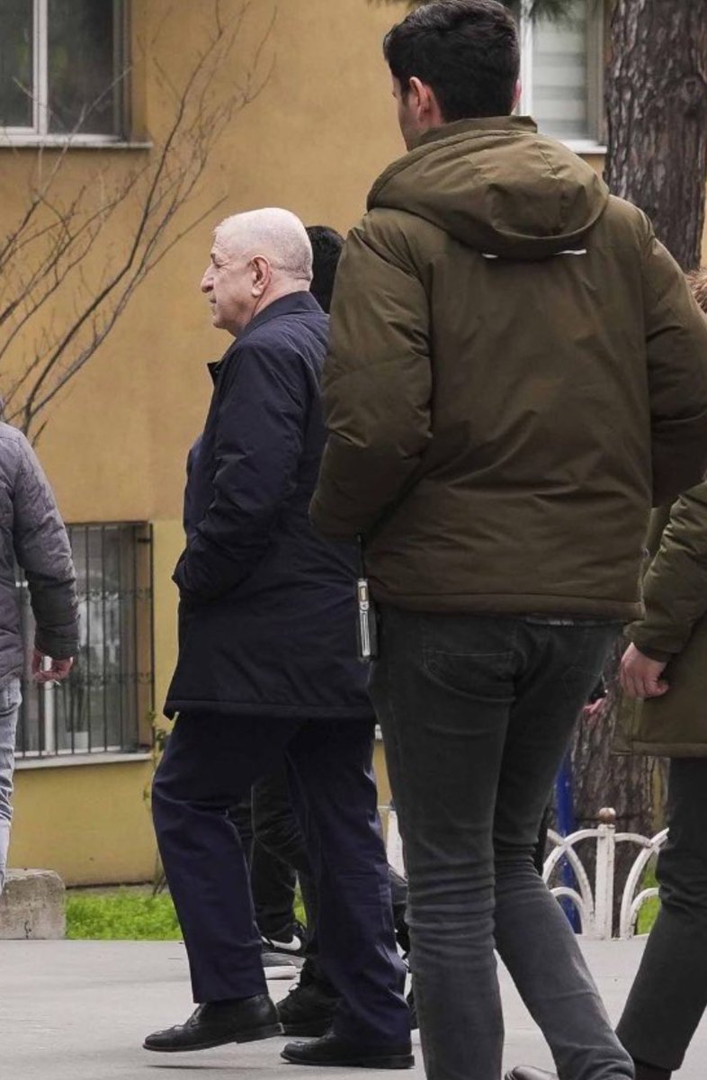 Yüce Türk milleti dayanışma içinde:
#ÜmitÖzdağYalnızDeğildir