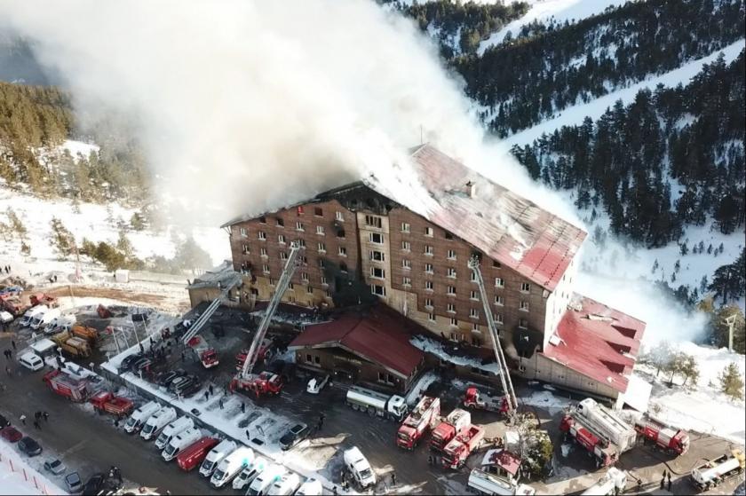 Bolu Kartalkaya Kayak Merkezi’nde ahşap bir otelde çıkan yangında, en az 66 kişinin hayatını kaybettiği, 51 kişinin de yaralandığı açıklandı. Yangında hayatını kaybedenlerin yakınlarına başsağlığı ve sabır, yaralılara acil şifalar diliyoruz. 

Yaşanan can kayıplarının
