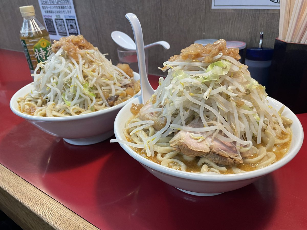 cowabungaJapan's tweet photo. 栃木県真岡市長田
ジラフ
味噌ラーメン麺増し
生卵×2
17:07開店待ちポール
18:13着丼18:24完飲
久しぶりに麺増し会
会社の爆食モンスターには
少な目だった様で
理由が麺の美味さのせいとは
いやはや恐るべし
涼平くん長谷川くん
最高ゴチした
#MATCHSTICKSPIT https://t.co/N2dpZE9idc