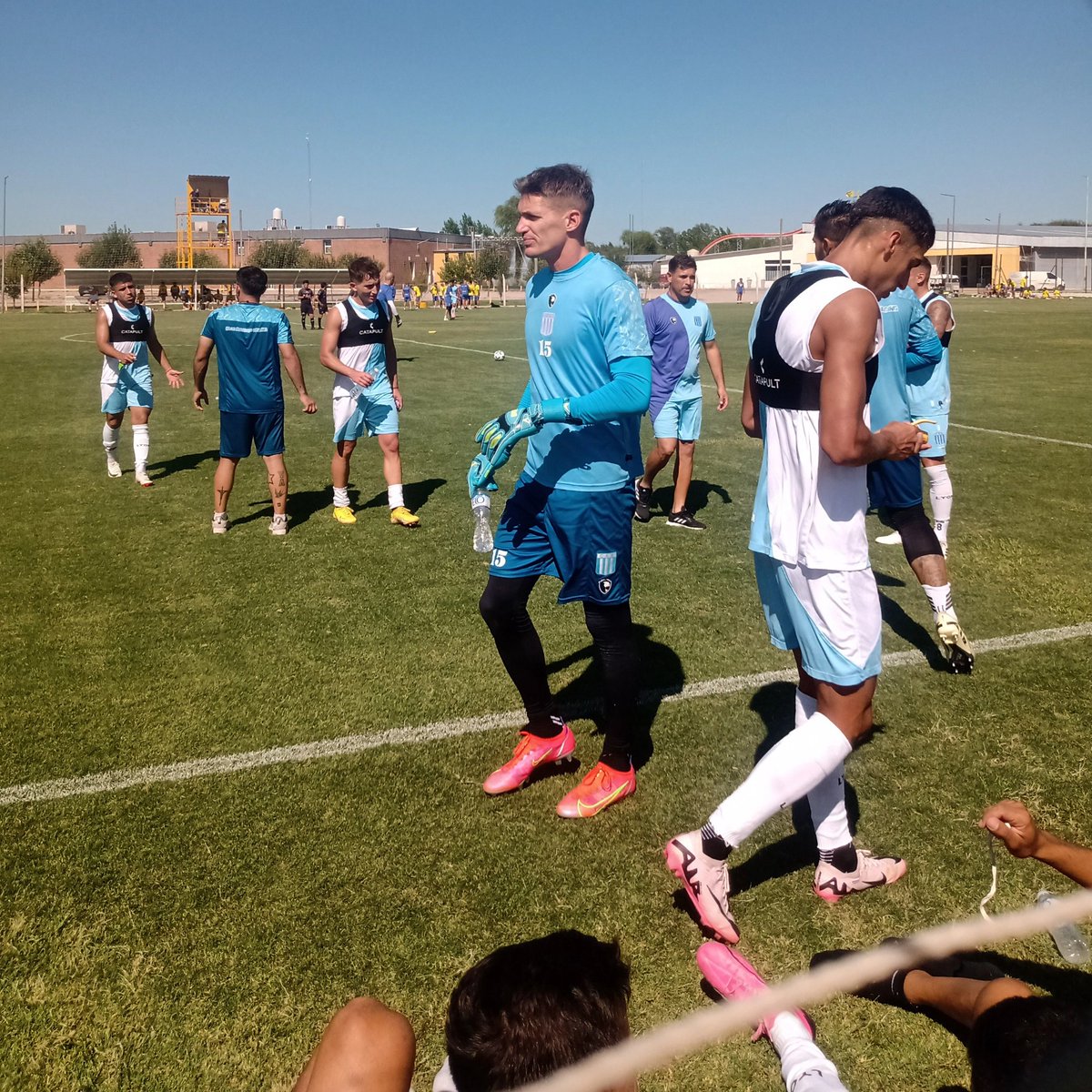Final de 1er partido fue derrota de @clubaracing 0-1 ante Atlanta..perdió en la salida Ghigga y se la tiraron gota de agua al angulo izquierdo a Matallia .
Cambos : Gutierrez x Flores Nico Sánchez x Monti, vignolo x Sánchez Marfort x Chavarría
