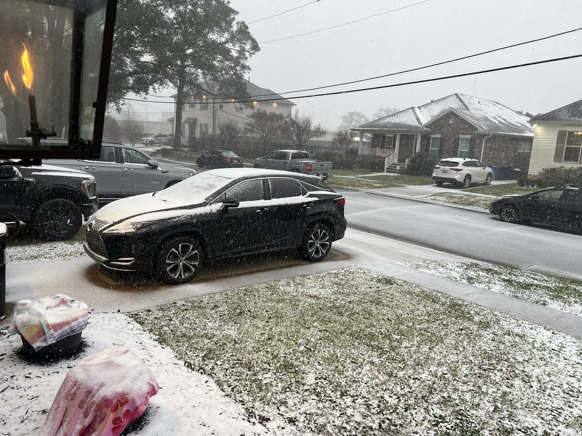 NolaSignGuy's tweet image. Snow in #Nola