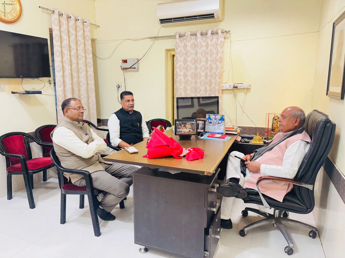 आज ग्वालियर प्रवास के दौरान वरिष्ठ भाजपा नेता एवं मान.विधानसभा अध्यक्ष श्री नरेंद्र सिंह तोमर जी से शिष्टाचार भेंट की...

<a href="/BJP4India/">BJP</a> <a href="/BJP4MP/">BJP Madhya Pradesh</a>