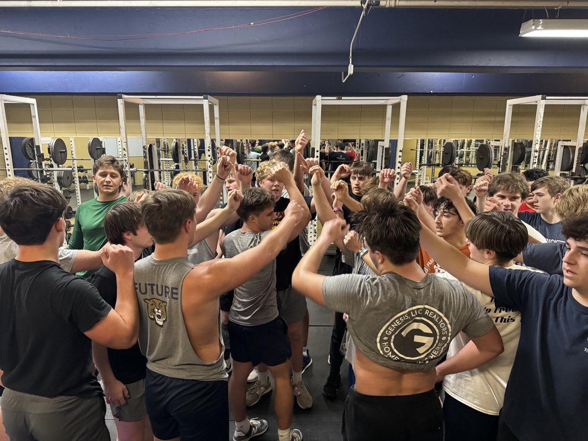 ⁦<a href="/HaydenHigh/">Hayden Catholic HS</a>⁩ Good start to the morning with these guys today#WinterWeights