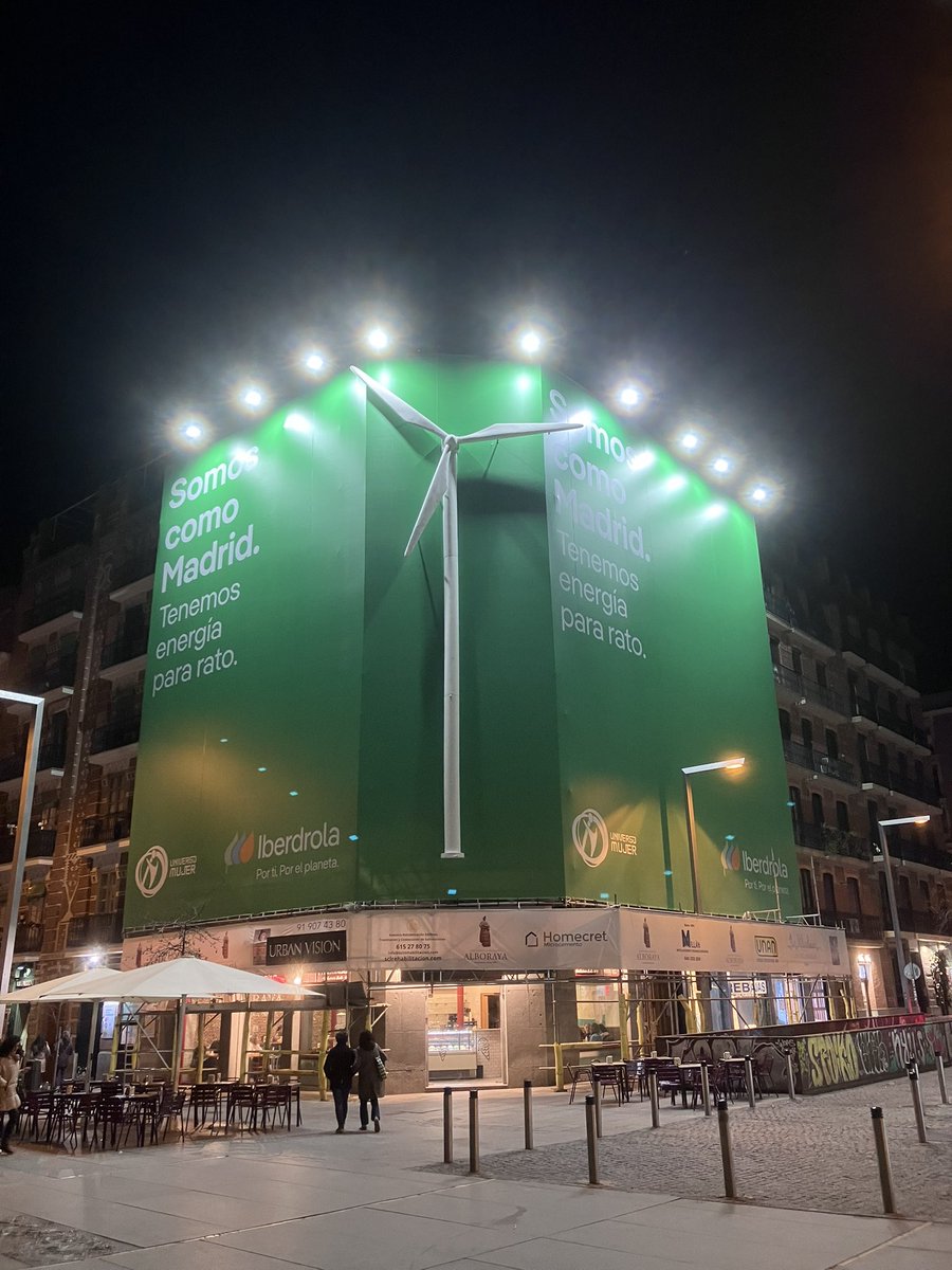 Aquí está el único aerogenerador de Madrid. 
Madrid tendrá energía para rato a costa de destrozar la vida en el rural y sus ecosistemas . No se puede entender la expansión urbana en el capitalismo, sin el extractivismo y expolio de recursos (humanos y materiales) del medio rural.