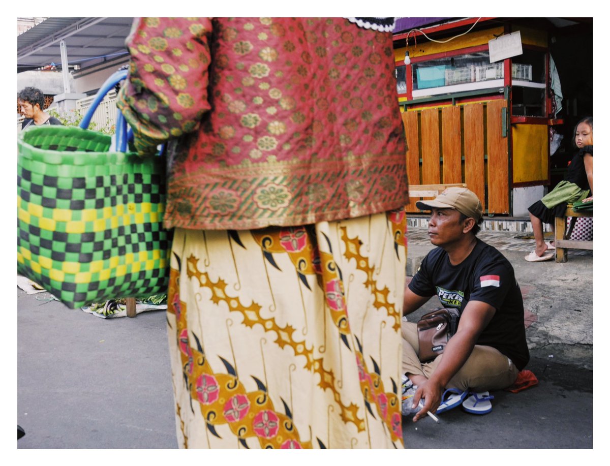 sighwie's tweet photo. bermain dengan 40 mm di Pasar Cungking Banyuwangi
#vsco
#MotretHepi
#dailycekrek
#SetorFotoPio
#vscodaily
#vscosnapshot
#streetphotography https://t.co/v2WxhL0XyL