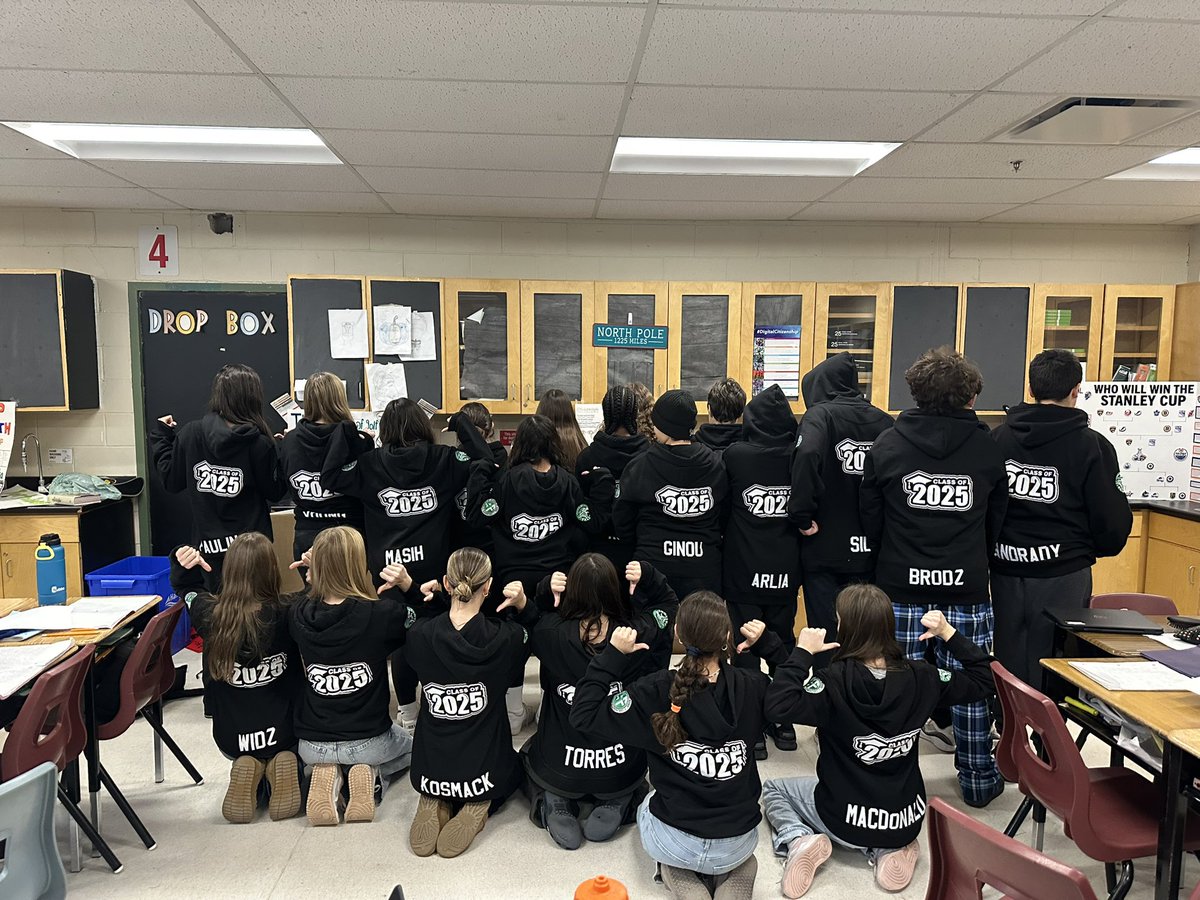 On a cold day like today the grad sweaters can really come in handy! 🔥❄️<a href="/HCDSB_StFrancis/">St.Francis of Assisi Catholic Elementary School</a>