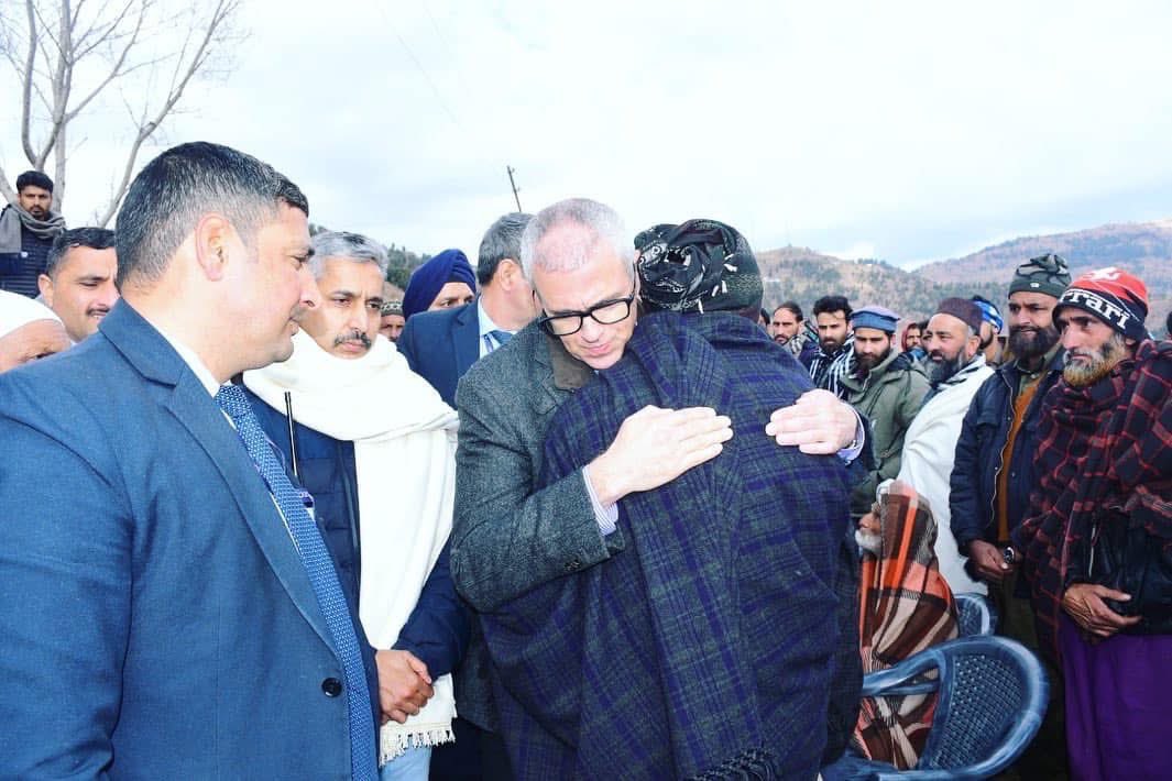 PirTimes's tweet photo. CM @OmarAbdullah  visited Badal village in Rajouri district to show his support for the grieving families who lost 17 members, including 13 children, under mysterious circumstances in the past month and a half. https://t.co/jiMgqxwHXS