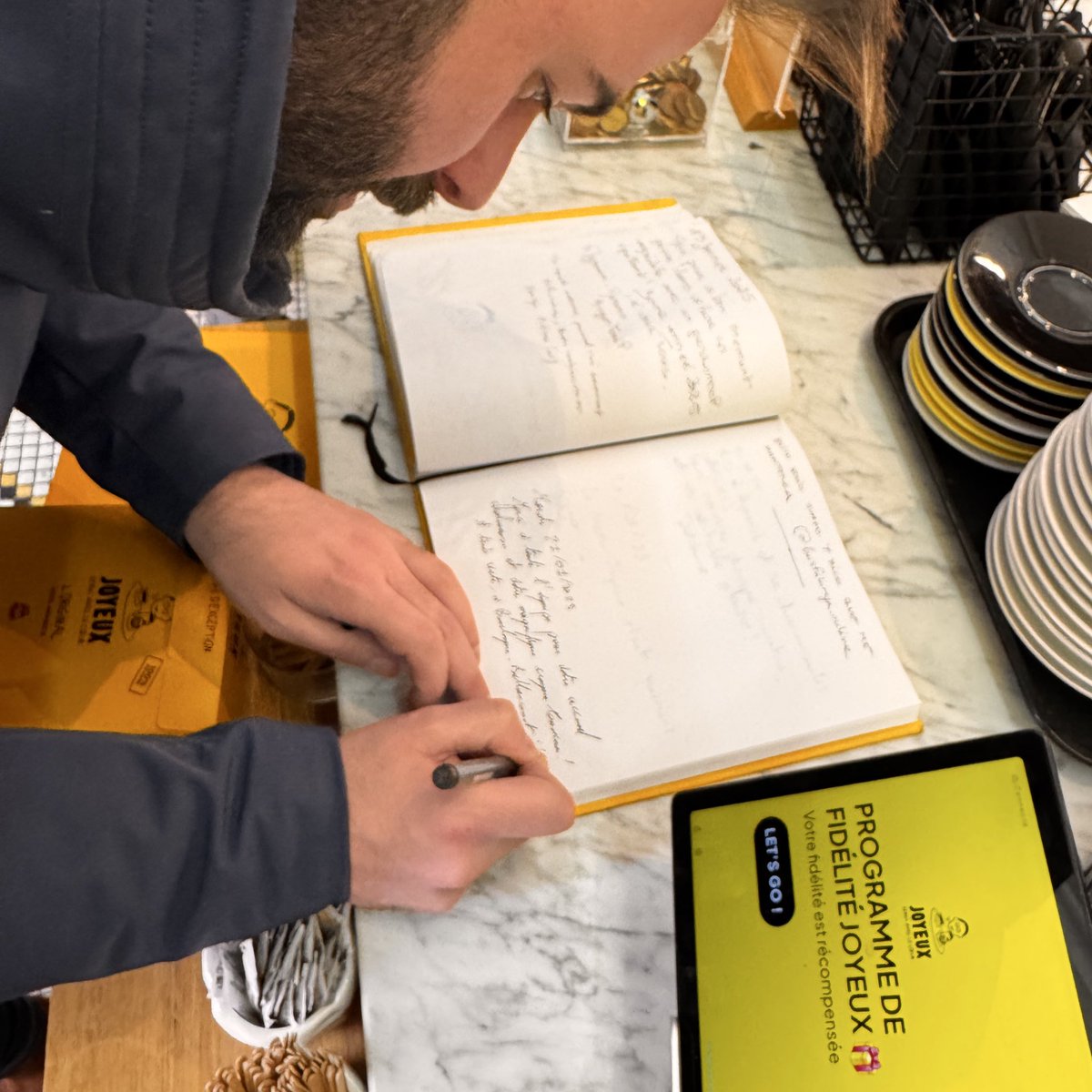 2jerph's tweet image. 😊Déjeuner avec @virginiemathot dans une adresse qui porte bien son nom : @cafejoyeux.

Ici, on mange bien et on profite de l’instant avec beaucoup de chaleur et de bienveillance, comme à la maison.

À très vite, je l’espère, à #BoulogneBillancourt !

#SimpleEtBon #FeelGoodFood