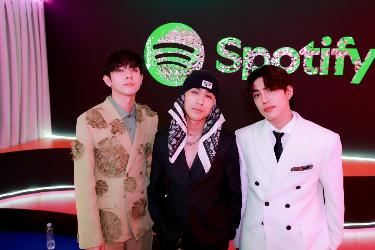 SB19Official's tweet photo. Kayo po ang nagsilbing ilaw sa amin, sana magsilbing ilaw din po kayo sa iba.

Thank you so much Wish Music Awards for recognizing our music as individuals and as a group. We are grateful for your unwavering appreciation and celebration of OPM.

A big thank you as well to A'tin for your constant love and support. These awards are for all of you.

#10thWishMusicAwards #SB19