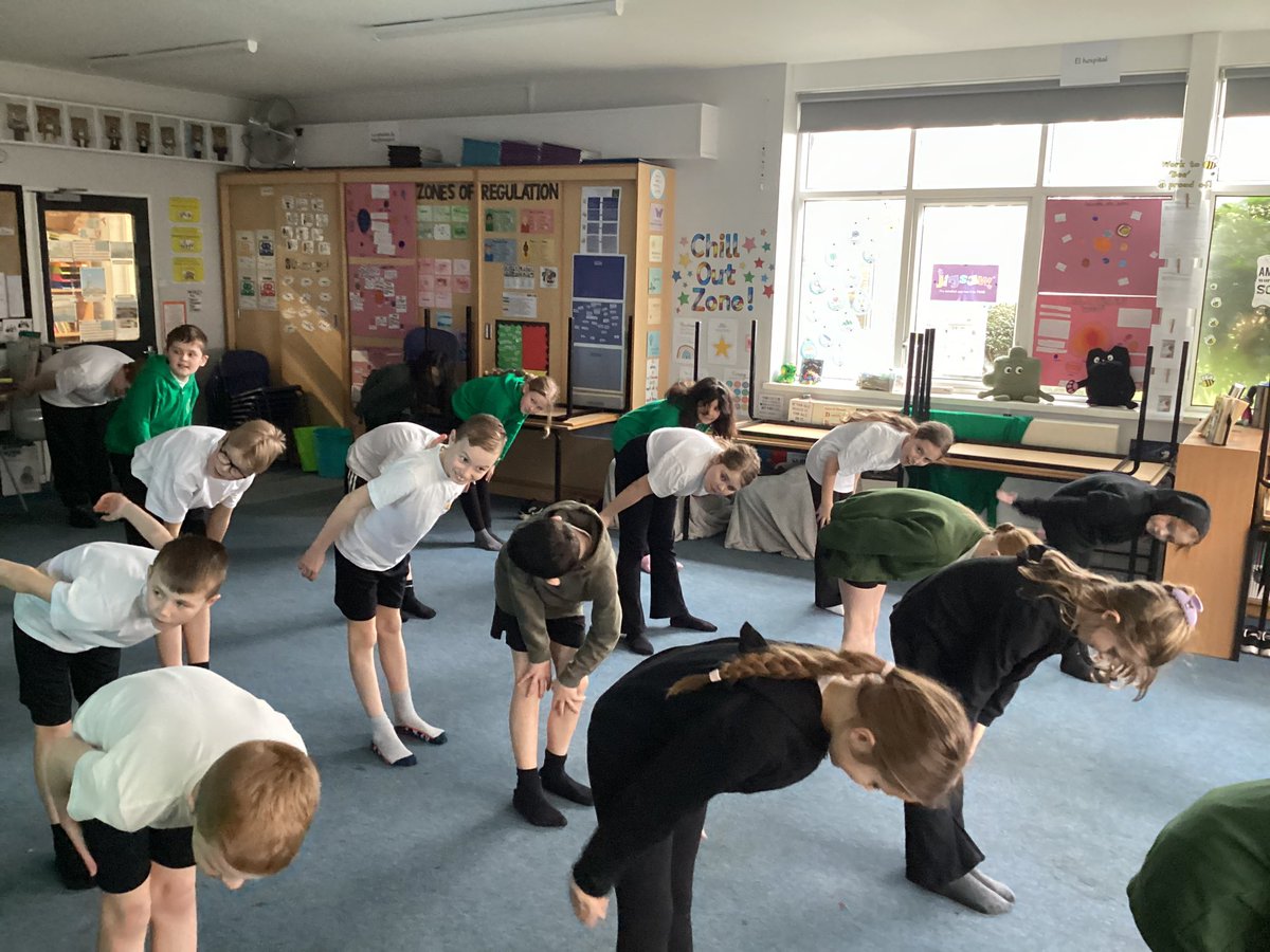 allsaintsfed's tweet photo. “Yoga is the path to devotion!” 🧘🏼♀️🧘🏽♂️ Team USA 🇺🇸 (5J) are practising Bhakti Yoga which is a spiritual Hindu practice #ASFRE https://t.co/Xc2Zn4rTCg