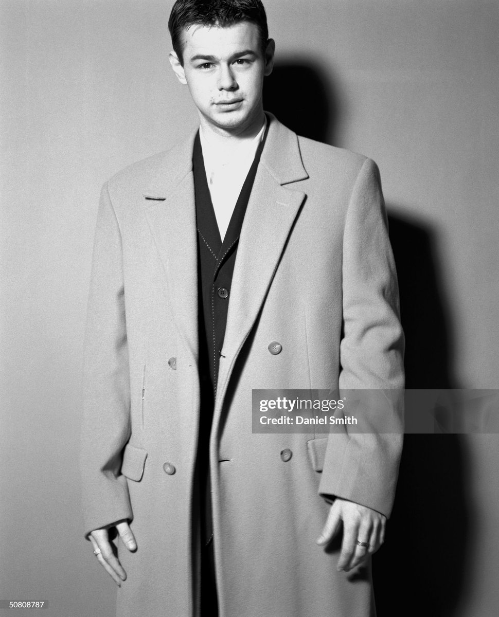 shitbritishpics's tweet photo. Actor Danny Dyer poses for a studio portrait (2002) https://t.co/21PDm4uDpK