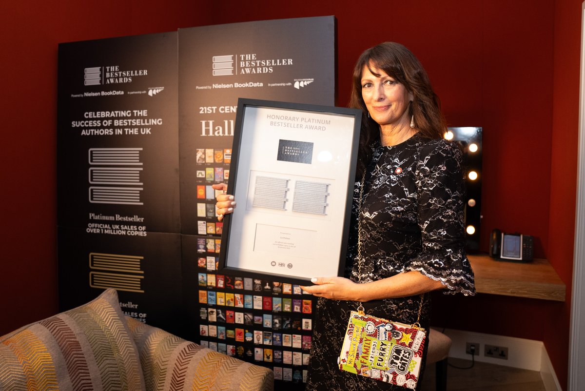 scholasticuk's tweet photo. We were thrilled to celebrate @LizPichon receiving her Platinum Author Award at @BestsellerAwrds last night and are very proud to publish her incredible Tom Gates series - bravo Liz.
Spot her #TomGates handbag!
@NielsenBook @bolognabookplus @thebookseller https://t.co/lLLLyk6T2B